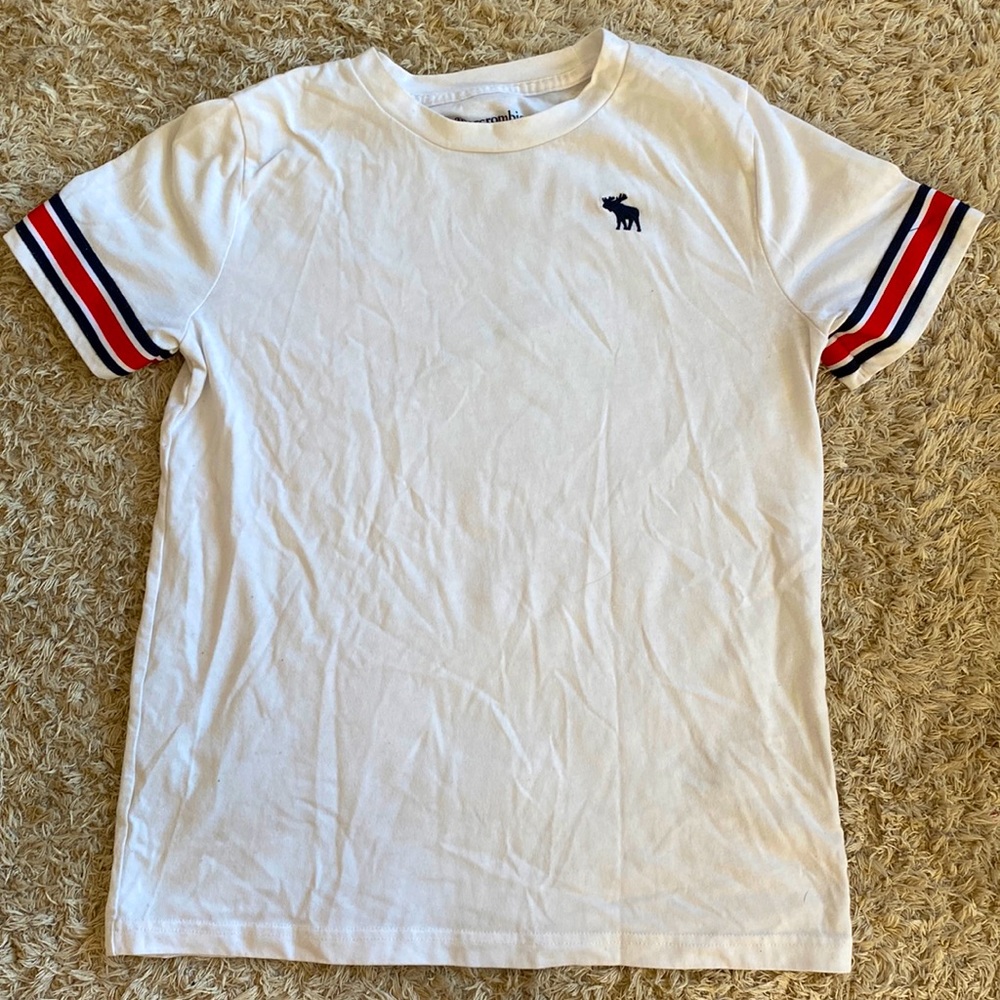 White shirt sleeve tee with red and blue shorts on the end of each sleeve.